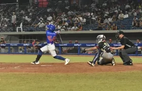 Diego Contreras, de Caimanes, conectó dos imparables en cinco turnos. 