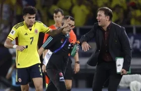 Luis Díaz y Néstor Lorenzo, técnico de la Selección Colombia. 