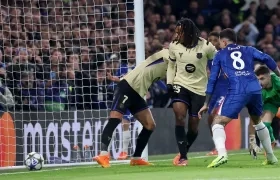 El gol de Koundé en propia puerta que puso en ventaja al Chelsea sobre el Barcelona. 