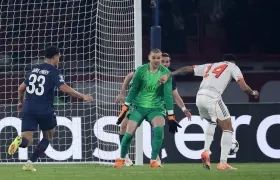 Luis Díaz en la jugada en la que marcó el primer gol del Bayern ante el PSG. 