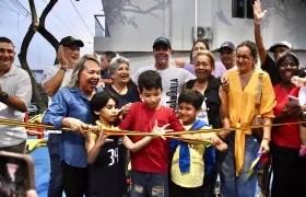 El Alcalde Char junto a los habitantes de El Rubí en la entrega del parque.