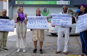 Plantón frente al Instituto Colombiano de Bienestar Familiar (ICBF).