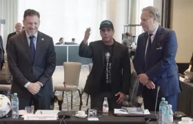 El presidente de la Conmebol Alejandro Domínguez, Alcalde Alejandro Char y el presidente de la FCF Ramón Jesurun. 