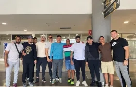 Grupo de peloteros y cuerpo técnico extranjero de Vaqueros de Montería. 