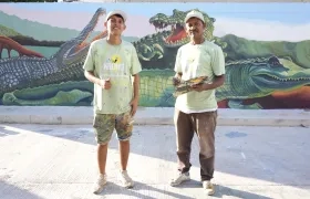 Padre hijo, artistas del barrio Las Flores. 