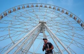 El alcalde Alejandro Char en la inauguración de la 'Luna del Río'.