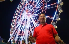 Erik Lechuga, obrero y de los primeros en subirse. 