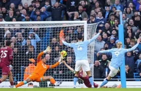 Erling Haaland marcando el primer gol.