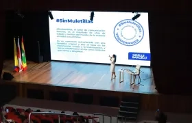Giselle Barceló, docente quien lideró el encuentro. 