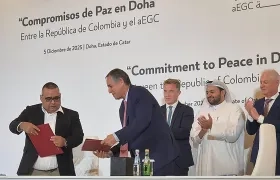 El jefe político del 'Clan del Golfo', Luis Armando Pérez Castañeda, y al jefe negociador del Gobierno en los diálogos de paz con esta banda criminal, Álvaro Jiménez.