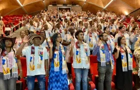 Los estudiantes durante el acto en el auditorio de la Fábrica de Cultura. 
