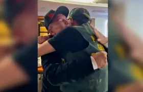 Reencuentro de Giovanny Ayala y su hijo Miguel Ayala. 