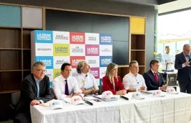 Mauricio Cárdenas, David Luna, Juan Daniel Oviedo, Vicky Dávila, Aníbal Gaviria y Juan Manuel Galán.