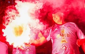 Christian Daes celebrando la estrella 11 de Junior en la Ventana de Campeones. 