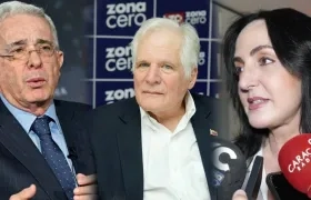 El expresidente Álvaro Uribe, Miguel Uribe Londoño y María Fernanda Cabal.