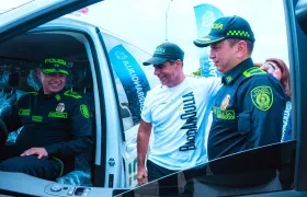 Alcalde Char durante la entrega de los vehículos. 