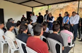 Los liberados por la guerrilla del ELN y la comisión humanitaria. 