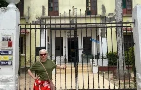 Mónica Gontovnik, en la entrada del Museo.