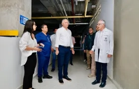 Fredys Socarrás junto al Ministro de Salud, Guillermo Jaramillo.