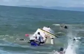 Barco que se hundió en el Golfo de Urabá este sábado. 