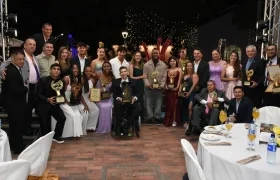 Grupo de ganadores de los premios de Acord Colombia. 