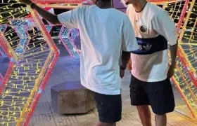 Luis Díaz y su hermano Jesús junto a la estrella de 2025 alcanzada por Junior. 