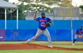El dominicano Moisés Díaz, pitcher abridor de Caimanes, cargó con la derrota. 