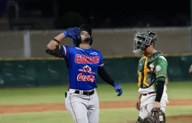 El dominicano Shalin Polanco llega al plato tras conectar jonrón en el cuarto inning.