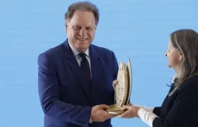 Ramón Jesurun fue escogido como dirigente del año por el periódico El Espectador.