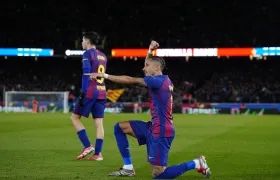 El brasileño Raphinha celebra su segundo gol ante el Osasuna. 