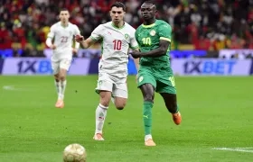 Brahim Díaz y Sadio Mané en acción del partido.