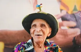 Ismael Escorcia Medina, creador del disfraz de El Descabezado. 