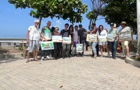 Acuarelistas durante la jornada de trabajo.