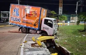 Accidente en la rotonda de Las Flores.