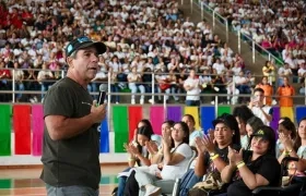 Alcalde Alejandro Char con talento humano del programa de Primera Infancia.