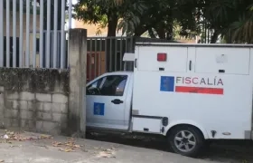 El CTI de la Fiscalía trasladado un cuerpo a Medicina Legal. 