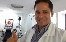 El optómetra Carlos Enrique Rojas Ávila.