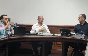 El Secretario Juan Carlos Ospino con representantes del Consejo Distrital de Patrimonio. 