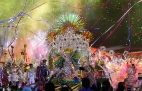 La Reina Sharon Hurtado tras recibir su corona.