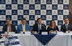 El Contralor Carlos Hernán Rodríguez, el Procurador Gregorio Eljach, el Registrador Hernán Penagos, la Fiscal Luz Adriana Camargo y el Ministro de Defensa Pedro Sánchez.