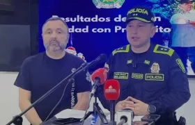 El jefe de la Oficina de Seguridad y Convivencia del Distrito, Yesid Turbay, y el comandante de la Mebar, general Miguel Camelo