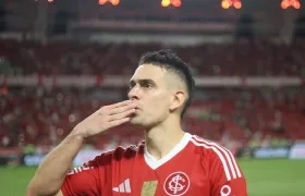 Santos Borré, figura del clásico de Porto Alegre.