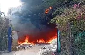 El incendio se presentó en la mañana de este lunes. 