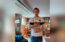 Ryan Reynolds con la camiseta del Inter de Bogotá.
