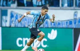 José Enamorado en su primer partido con Gremio.