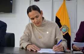La Ministra de Ambiente y Energía de Ecuador, Inés Manzano