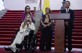 La Ministra de Comercio, Industria y Turismo, Diana Marcela Morales Rojas (i-abajo), habla durante una rueda de prensa este martes. 