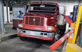 Momento de un cobro ilegal.