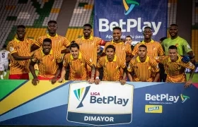 Jugadores del Deportivo Pereira en el debut de la Liga colombiana.