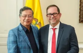 El Presidente Gustavo Petro y el presidente del Senado Lidio García. 